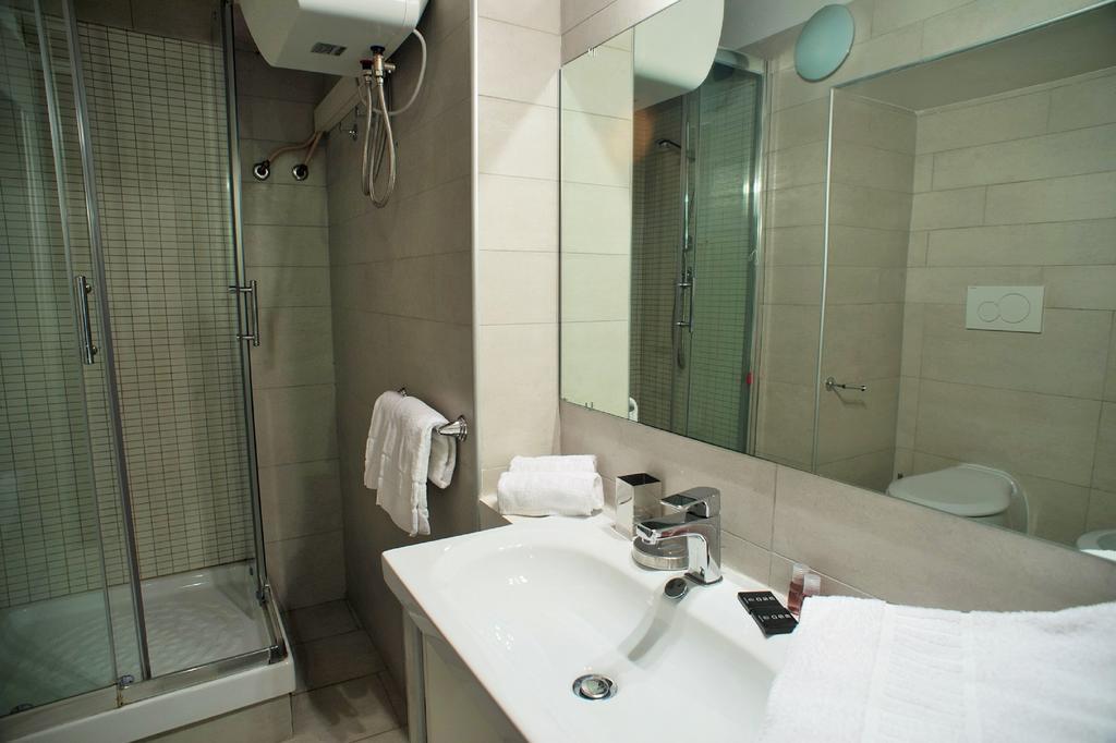 Flowers Apartments Рим Экстерьер фото