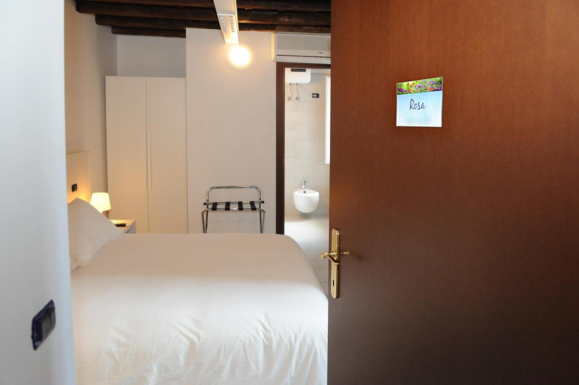 Flowers Apartments Рим Экстерьер фото