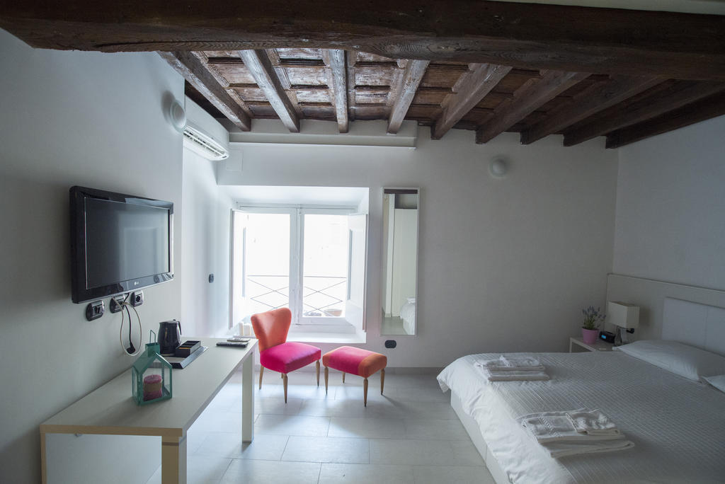 Flowers Apartments Рим Экстерьер фото